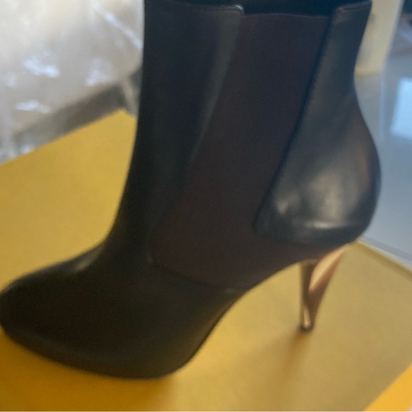 RARE Fendi Booties with fabulous heel. 6.5 - Picture 2 of 5
